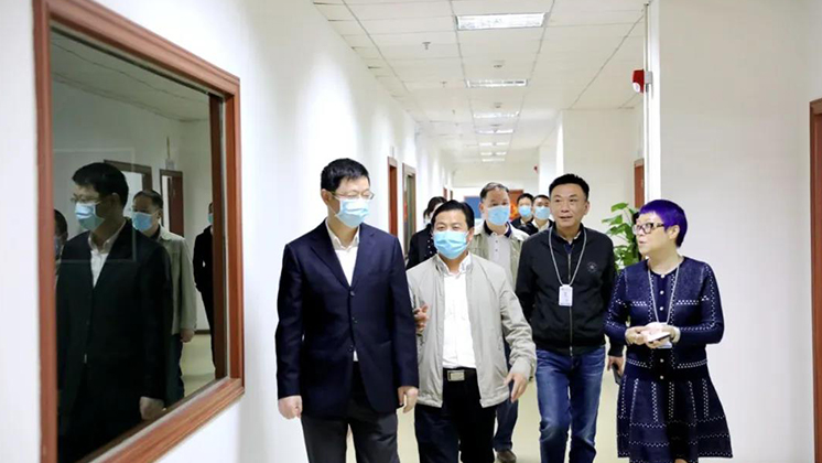 省政府口岸辦副主任、省商務廳口岸處處長羅專一行蒞臨炬神電子開展聯(lián)點服務工作