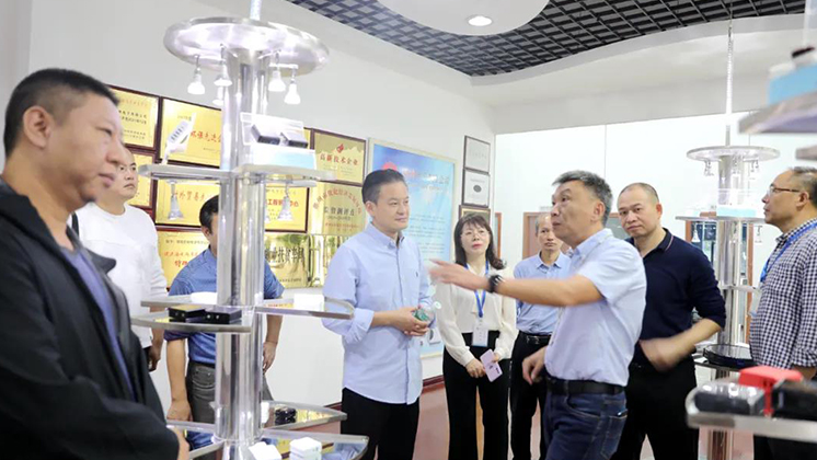市政協(xié)副主席、九三學(xué)社郴州市委主委潘執(zhí)坤一行調(diào)研炬神電子