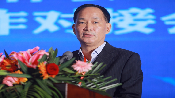 【開放郴州·相約湘臺(tái)會(huì)】市委副書記、代市長(zhǎng)吳巨培為炬神電子點(diǎn)贊，公司董事長(zhǎng)楊譓鵬大會(huì)發(fā)言