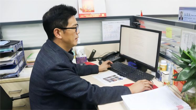 伍國良，“卷王”實錘了！