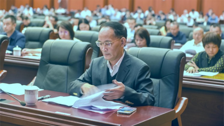 湖南炬神電子榮獲“新郴州貢獻獎”，董事長楊譓鵬作代表發(fā)言